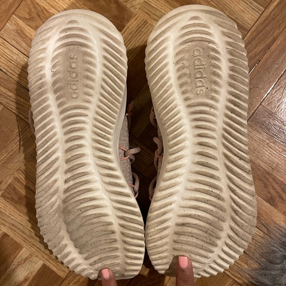 Adida clouds gently worn. - Picture 3 of 4